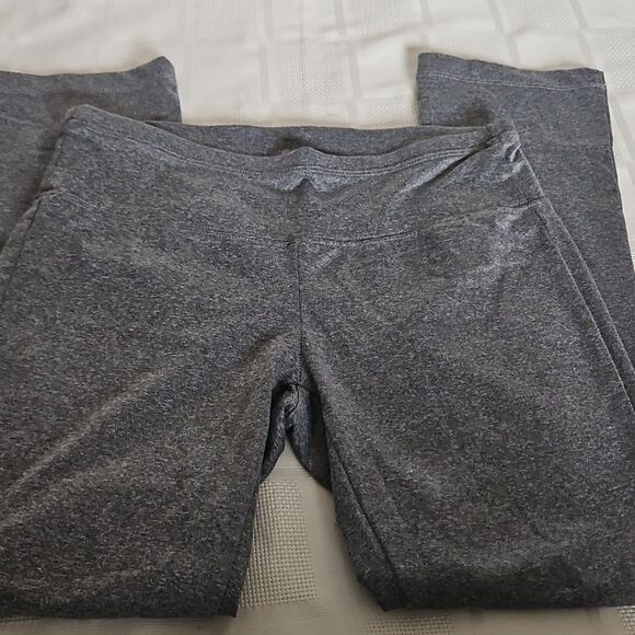 Gray Women's Cropped Leggings - Picture 15 of 16